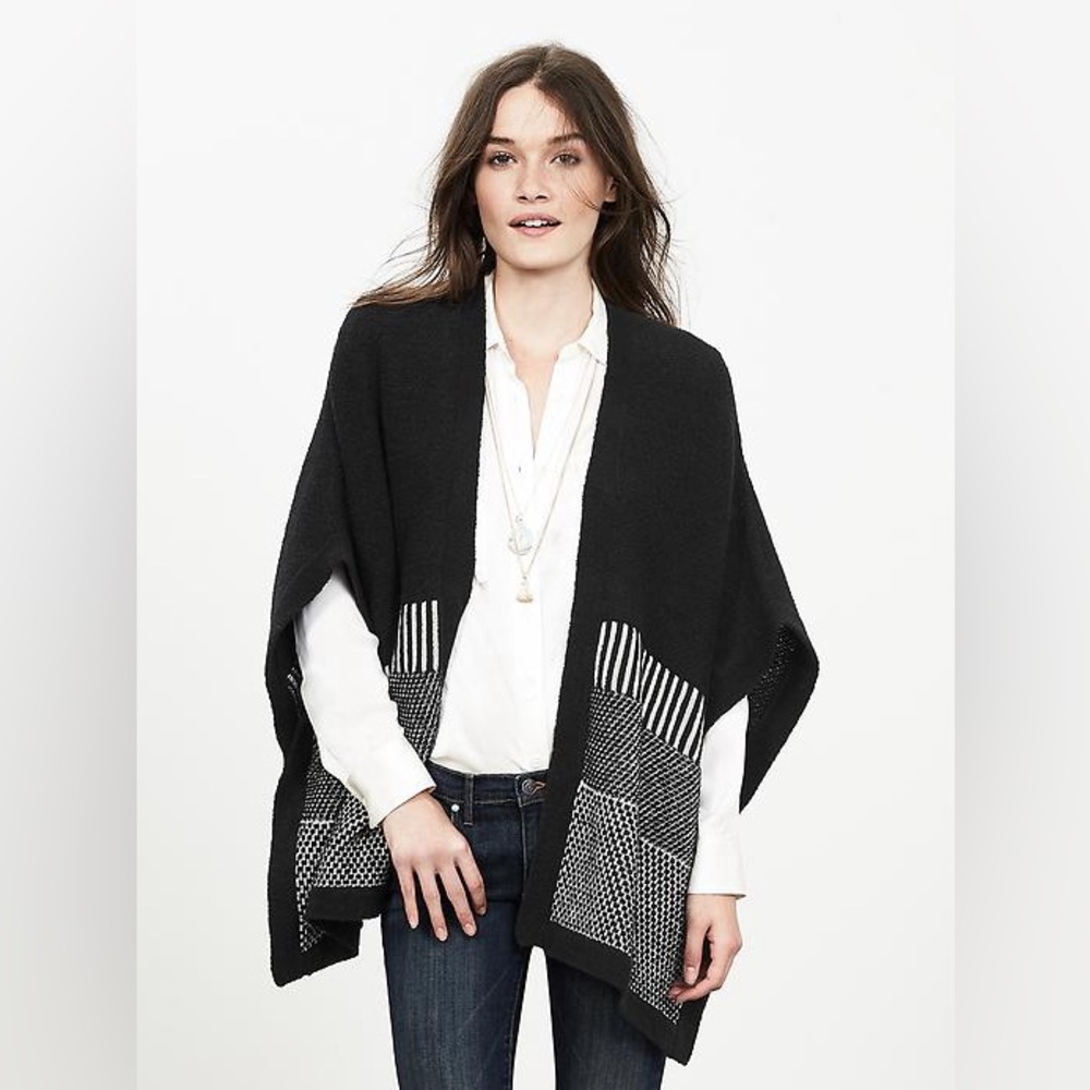 Banana Republic Merino Wool Blend Poncho Open Sweater Black-White, Excellent